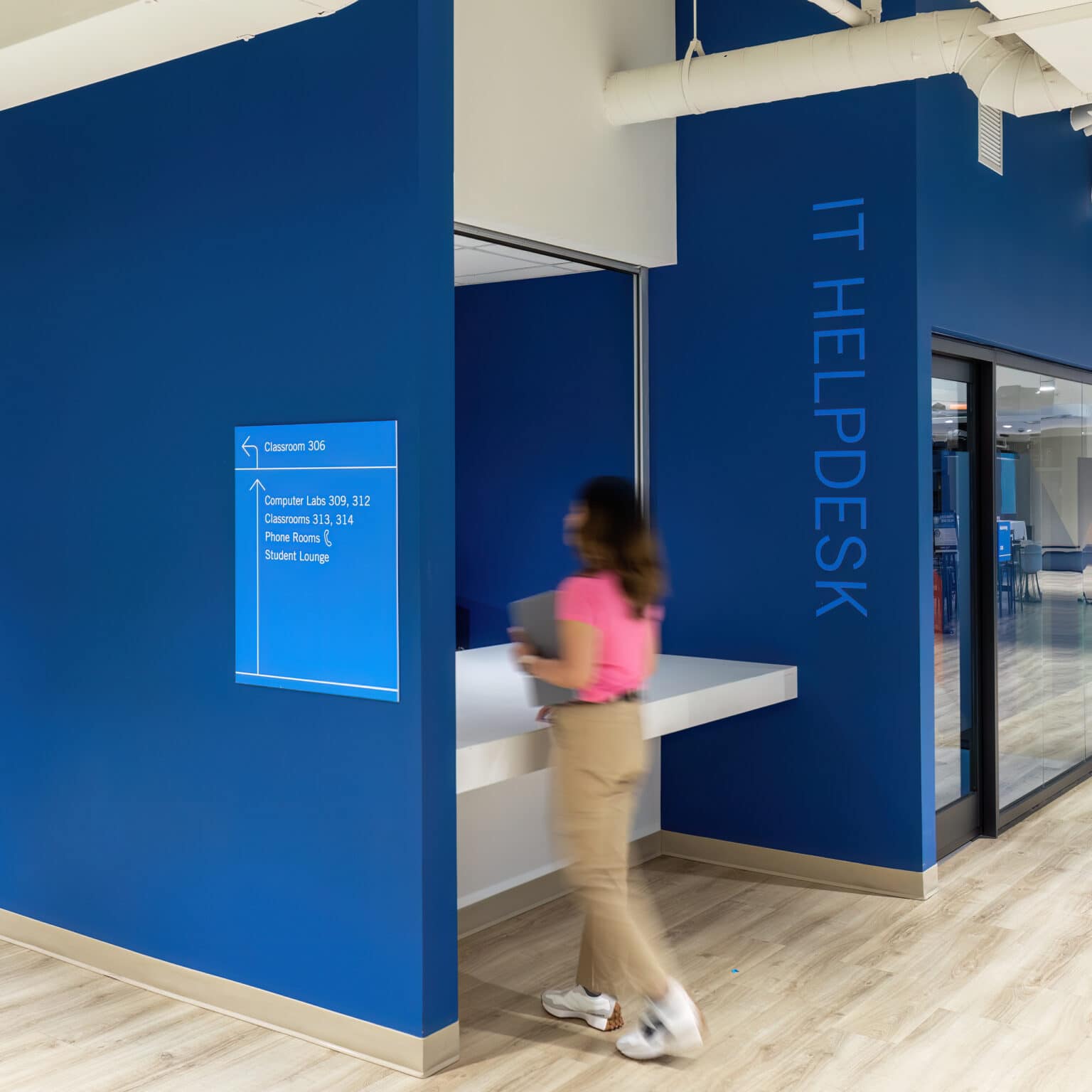Niagara College – Toronto IT Help Desk with wayfinding sign.