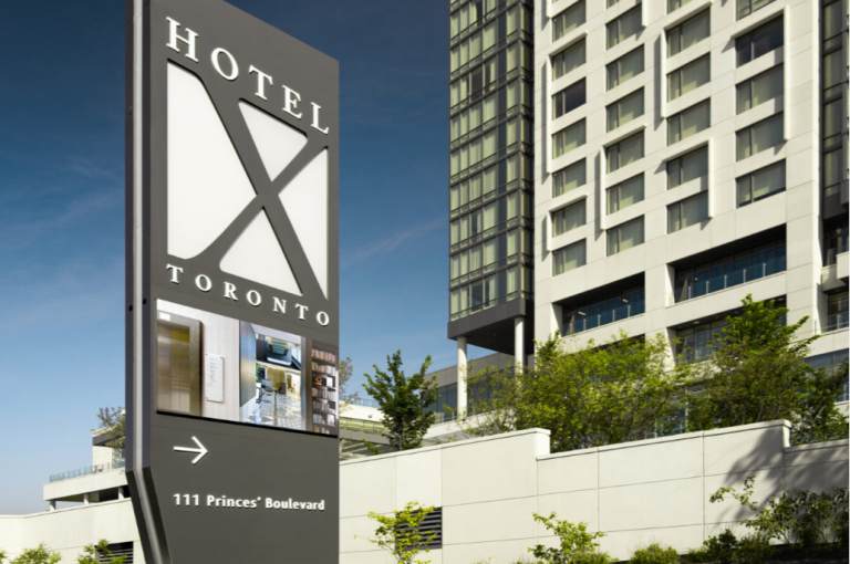 Hotel X